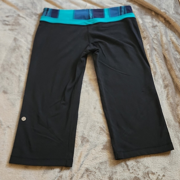 Lululemon leggings 8 Black with Turquiose trim - Picture 2 of 12